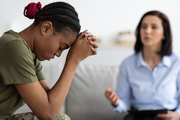 Apoio psicológico para mulheres com ansiedade e estresse emocional