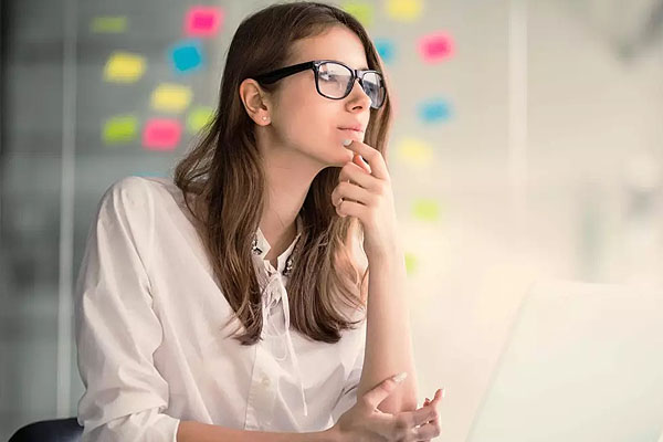 Psicóloga especializada em ansiedade e saúde emocional feminina